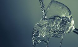 물 엎지르는 꿈