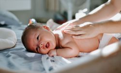 아기 똥 기저귀 갈아주는 꿈