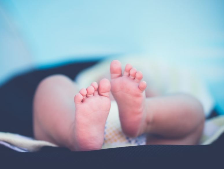 아기 돌보는 꿈