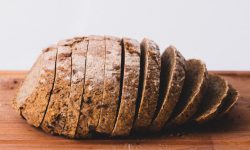 큰 빵 먹는 꿈 해몽 상황별 심층 해석 큰 빵 먹는 꿈