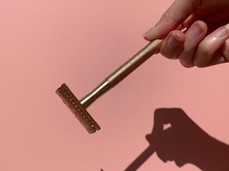 여자가 면도하는 꿈