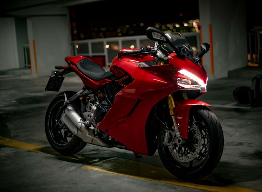 오토바이 뒤에 타는 꿈