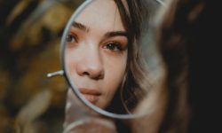 거울을 닦는 꿈 해몽을 자세히 알아봅시다! 거울을 닦는 꿈